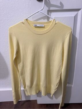 Zara Pale Yellow Crewneck Sweater